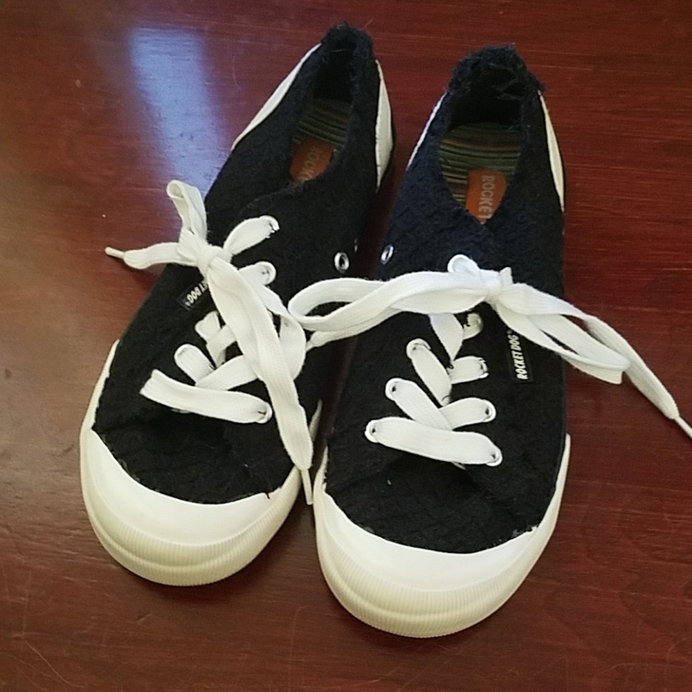 Rocket Dog Black Distressed sneakers Sz 7